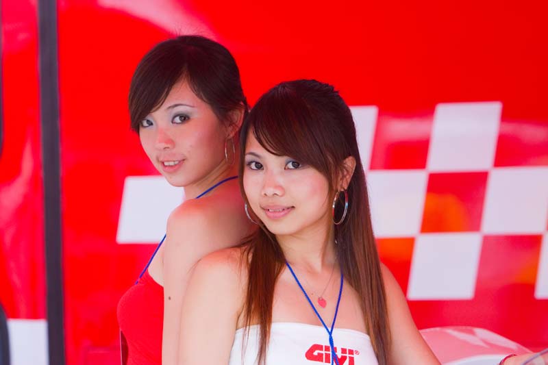 posing girls Malaysia Pictures - Kuala Lumpur Pictures