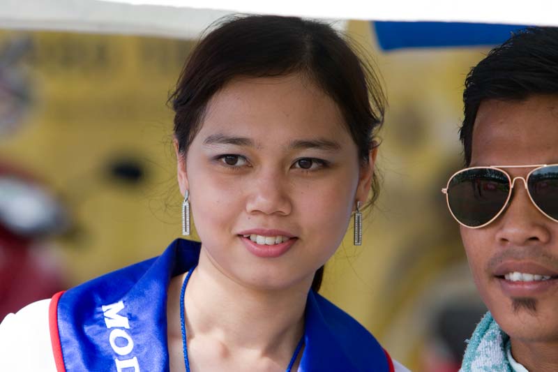 posing with girls five Malaysia Pictures - Kuala Lumpur Pictures