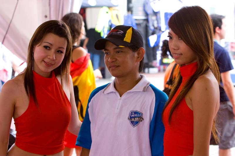 posing with girls two Malaysia Pictures - Kuala Lumpur Pictures
