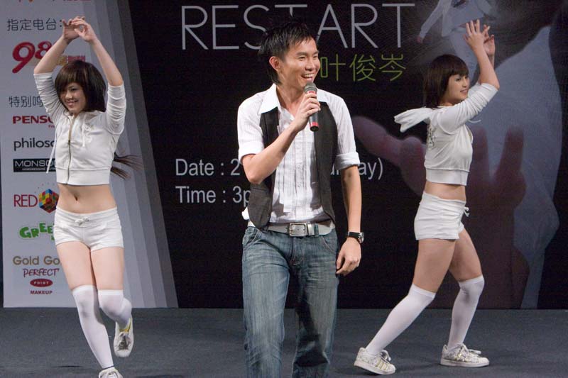 gary and dancers Malaysia Pictures - Kuala Lumpur Pictures