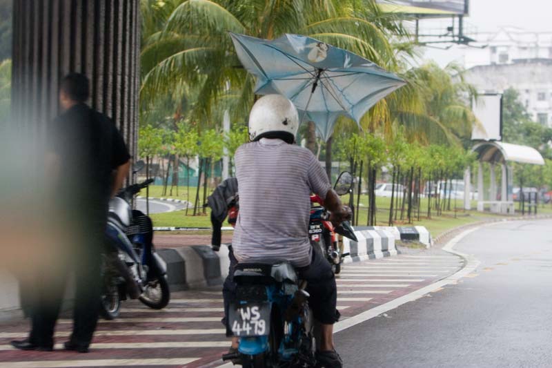 Umbrella on Motorbike Malaysia Pictures - Kuala Lumpur Pictures