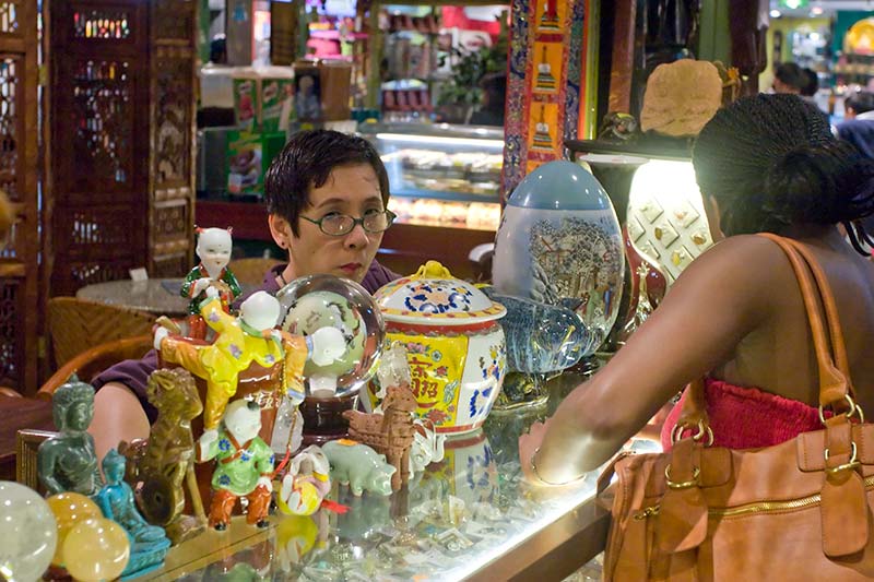 sales woman mall Malaysia Pictures - Kuala Lumpur Pictures