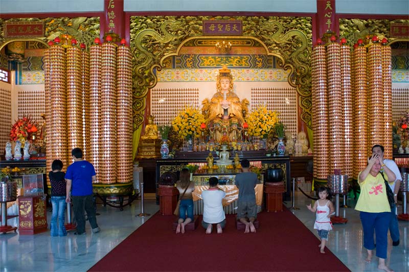 inside the temple one Malaysia Pictures - Kuala Lumpur Pictures