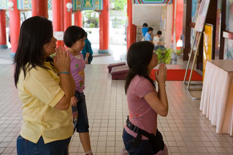 people praying four Malaysia Pictures - Kuala Lumpur Pictures