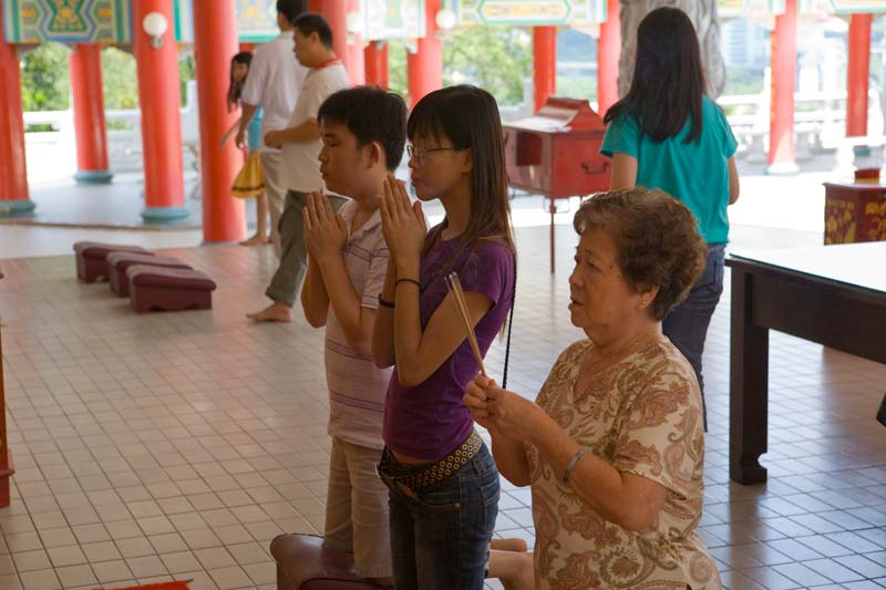 people praying three Malaysia Pictures - Kuala Lumpur Pictures