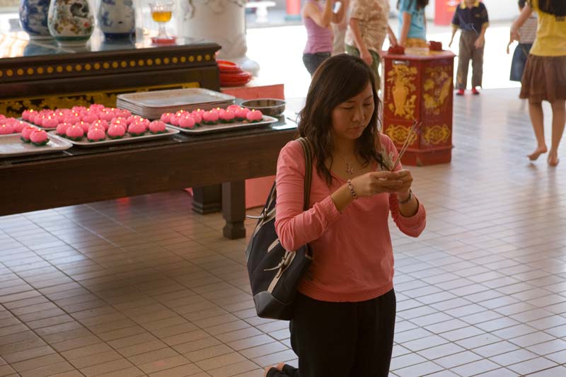 woman praying Malaysia Pictures - Kuala Lumpur Pictures